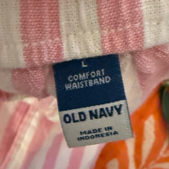 Old Navy Pink and White Striped Linen Women's Shorts - Picture 5 of 6